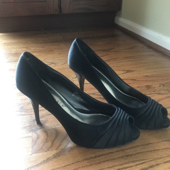 White House Black Market Black Satin Heels Sz 9.5 - Picture 1 of 5